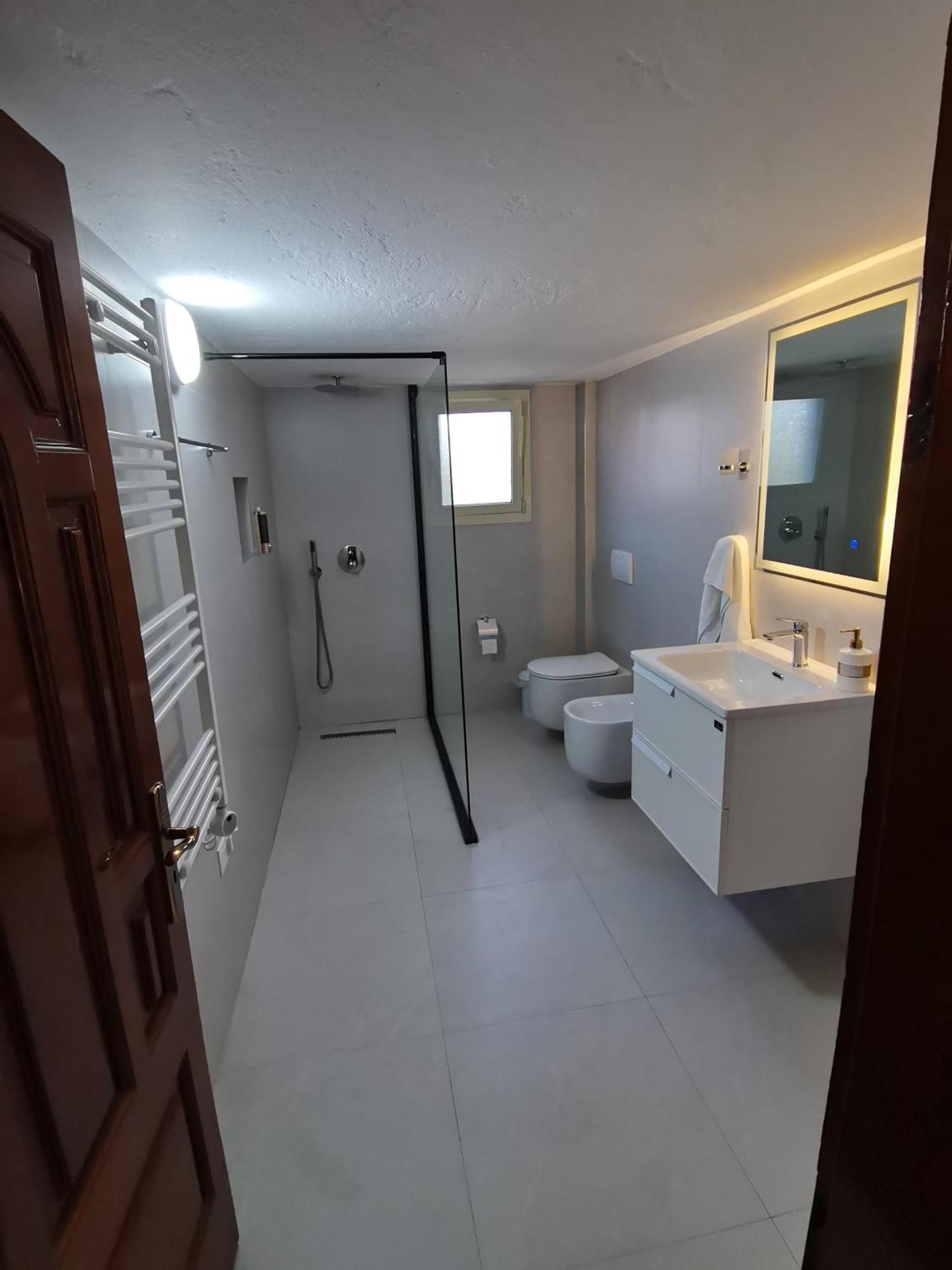 Leatis Apartment Durres Bagian luar foto