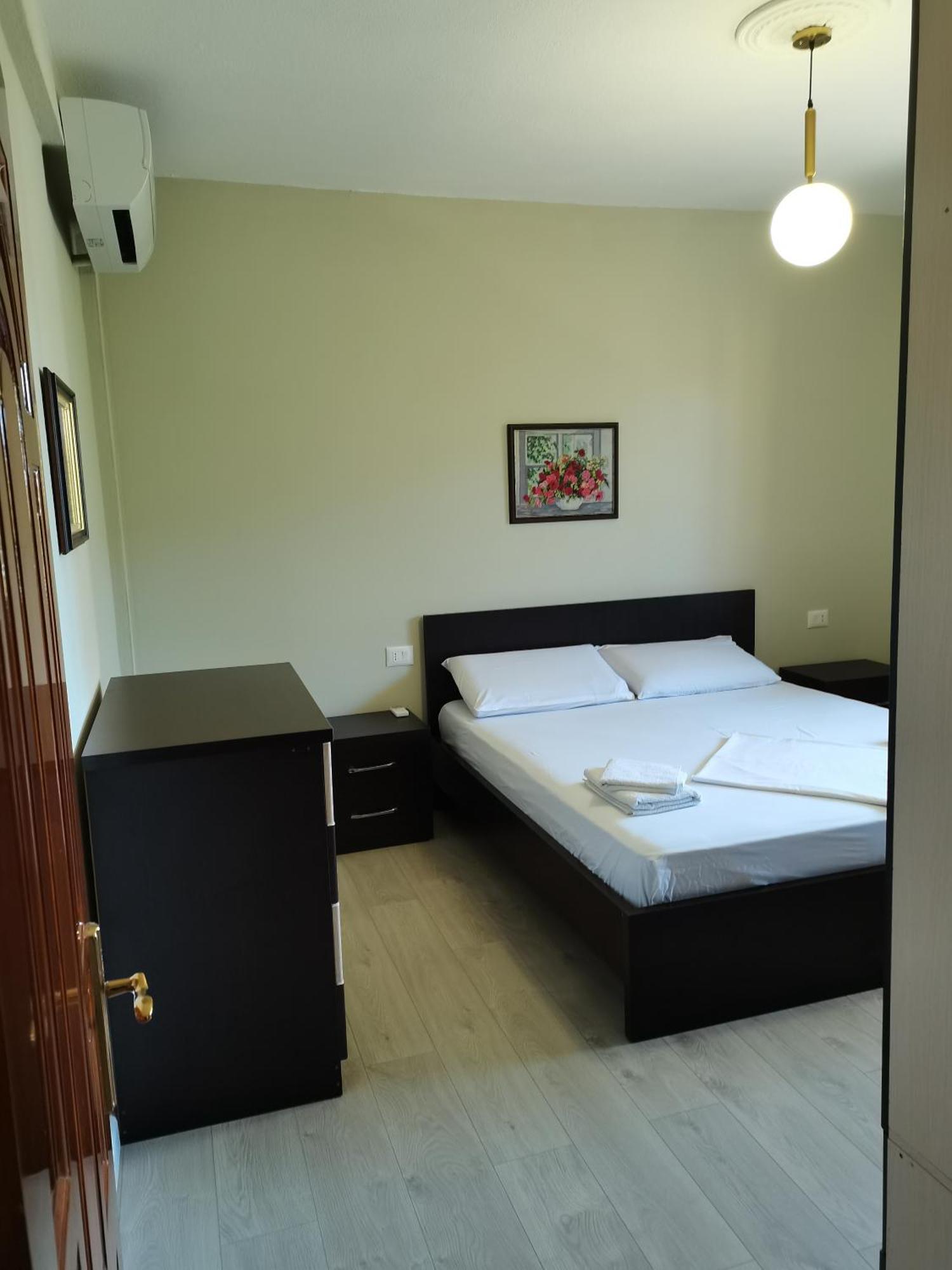 Leatis Apartment Durres Bagian luar foto