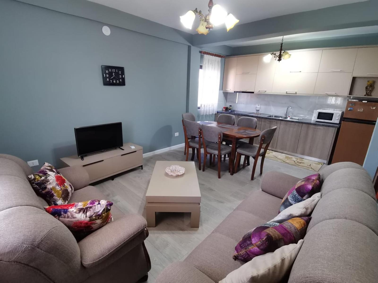 Leatis Apartment Durres Bagian luar foto